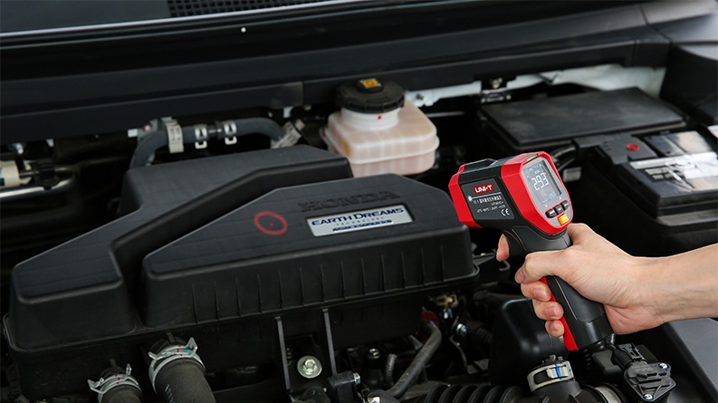 Máy đo nhiệt độ hồng ngoại hay tiếp xúc: Lựa chọn nào phù hợp cho bạn? 2 Máy đo nhiệt độ hồng ngoại